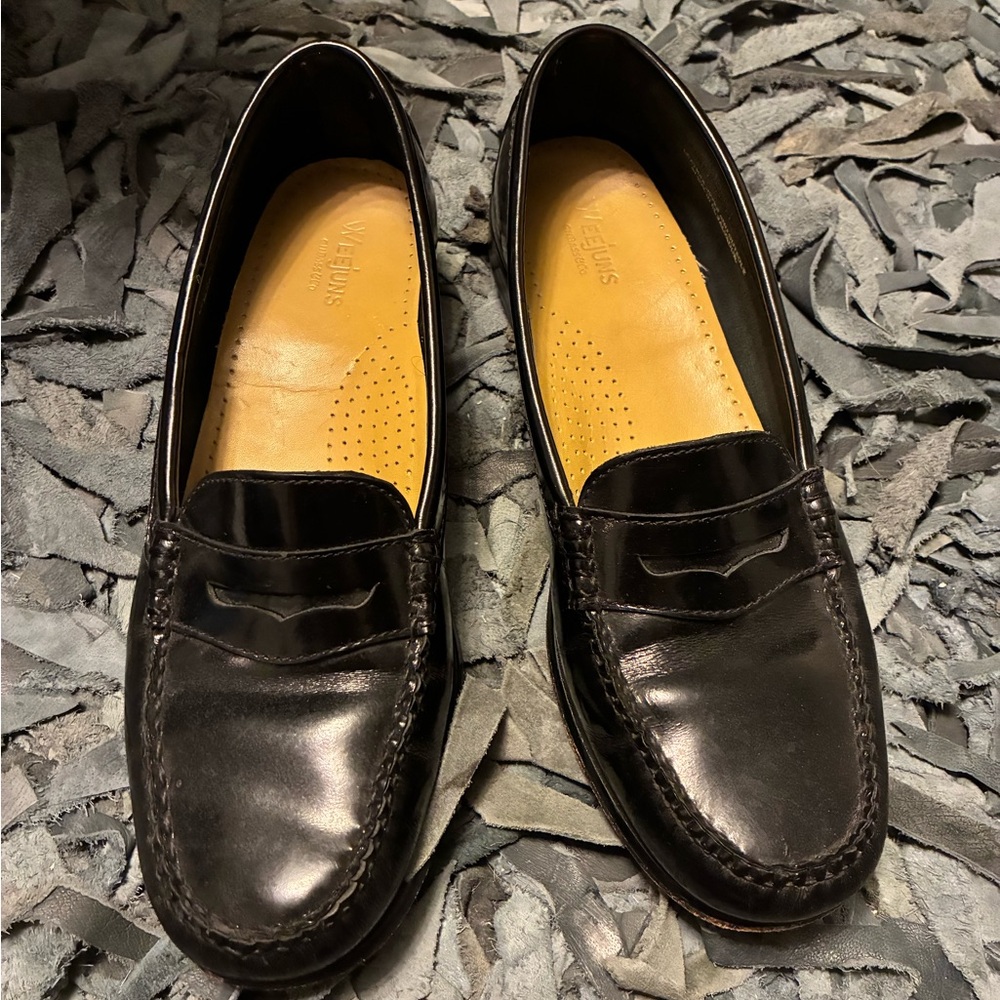 G.H. Bass & Co. Black Leather Penny Loafers Womens 9 high polish great condition